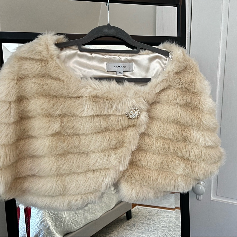 Gorgeous Tahari Faux Fur Shawl Wrap